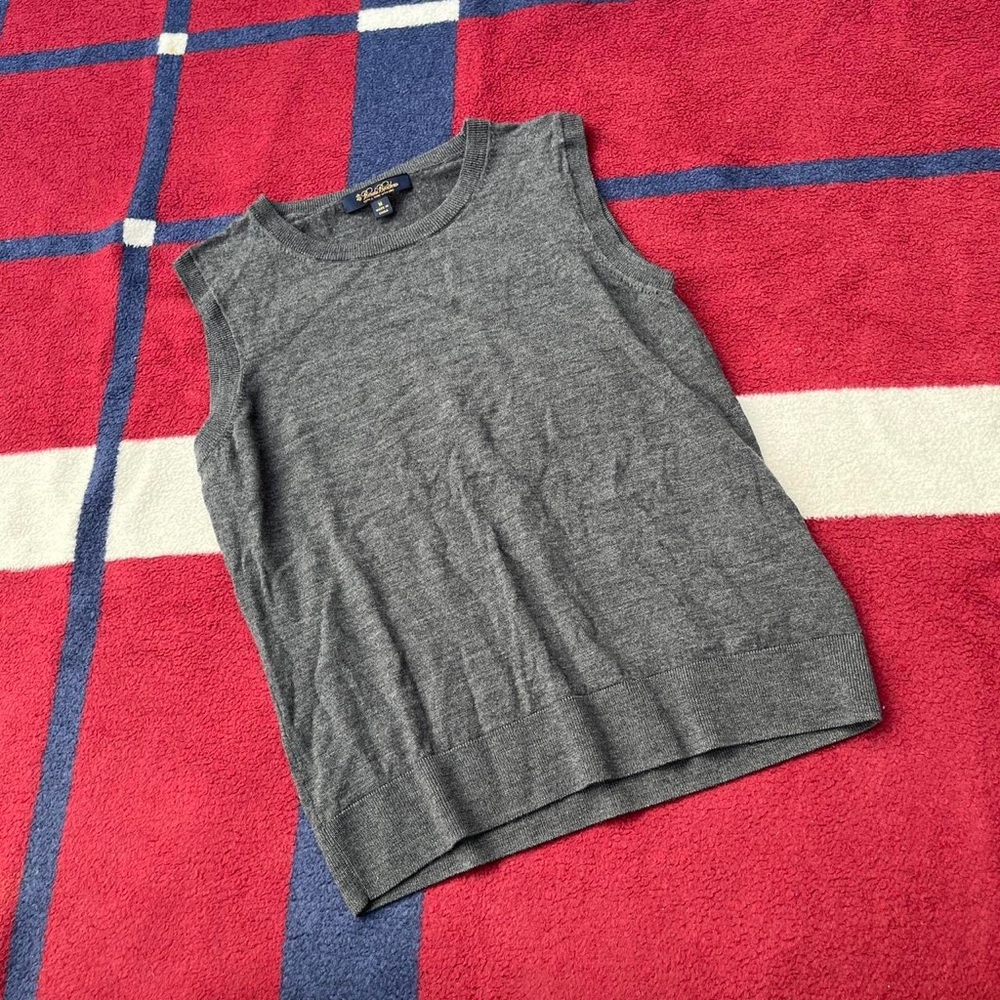 Brooks Brothers Sweater Vest Medium grey Extra Fine Merino Wool Top crew neck